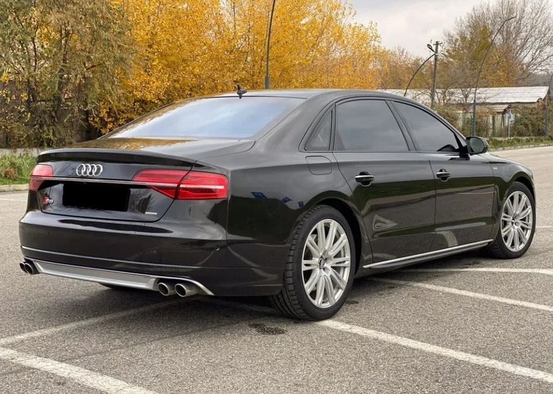 Audi s8 long